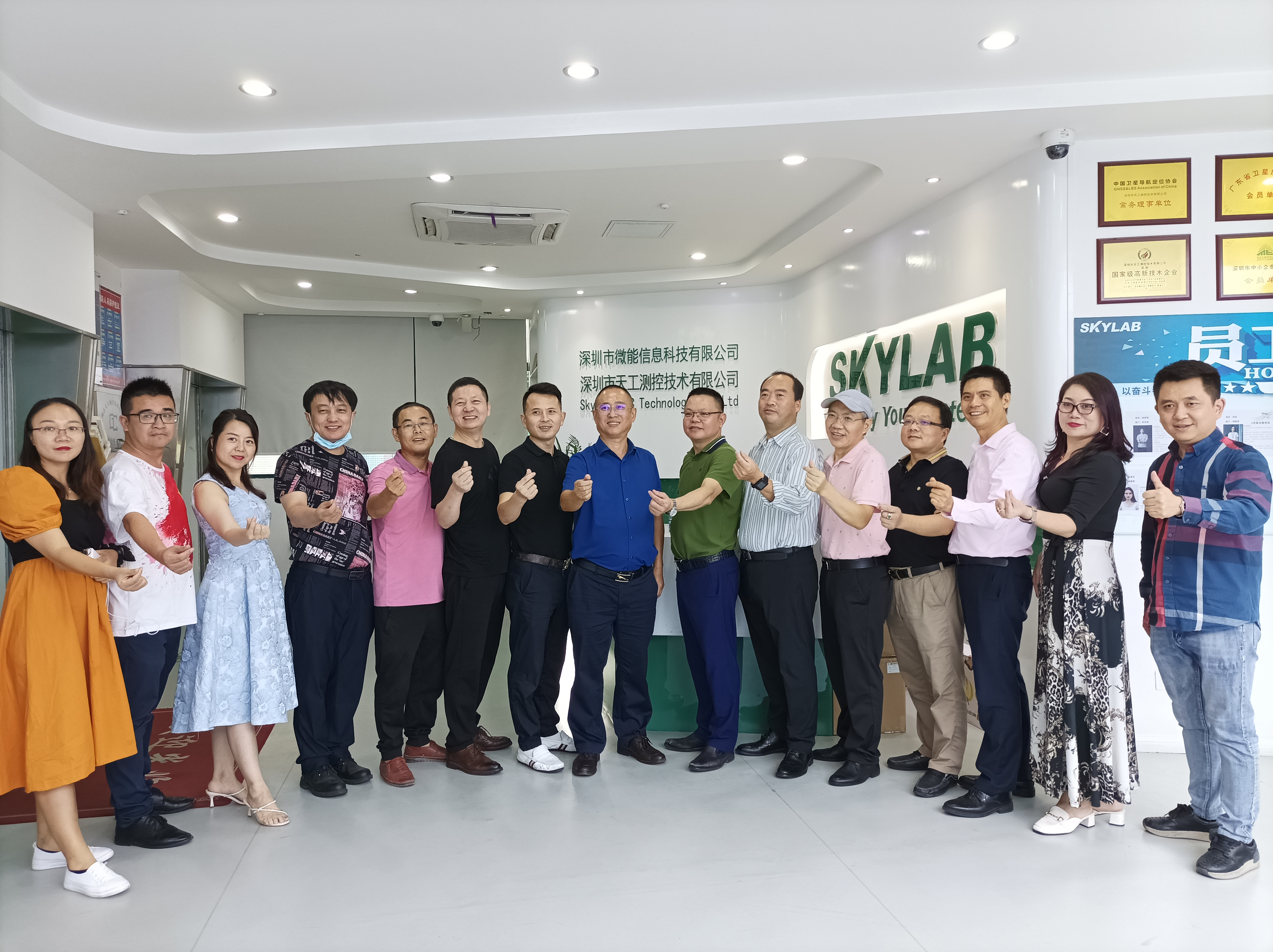深圳市重庆商会五专六片龙华、光明片区会员企业一行莅临SKYLAB参观指导