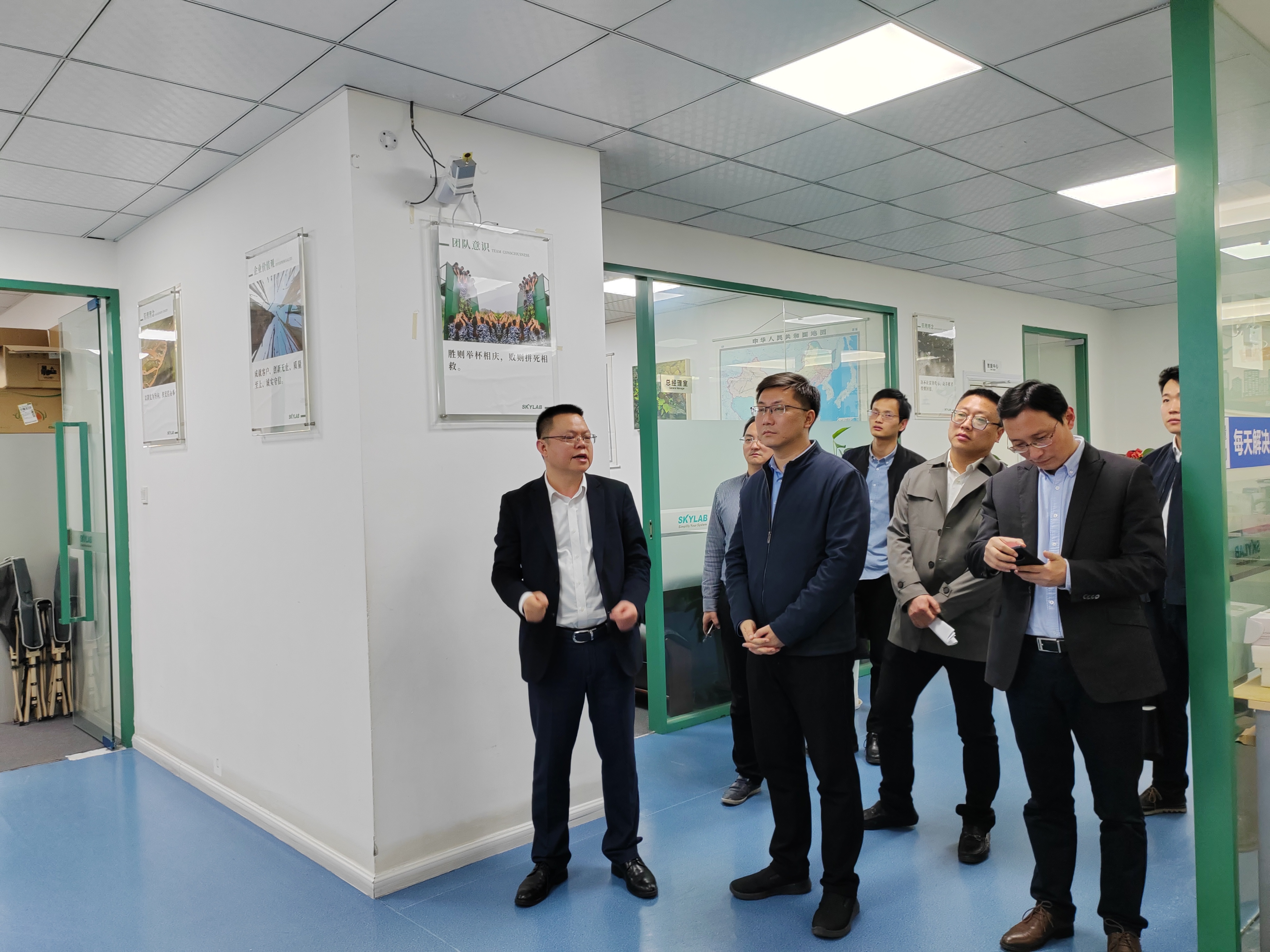 扬州市广陵区区长郎俊一行莅临ag九游老哥俱乐部测控考察交流.jpg