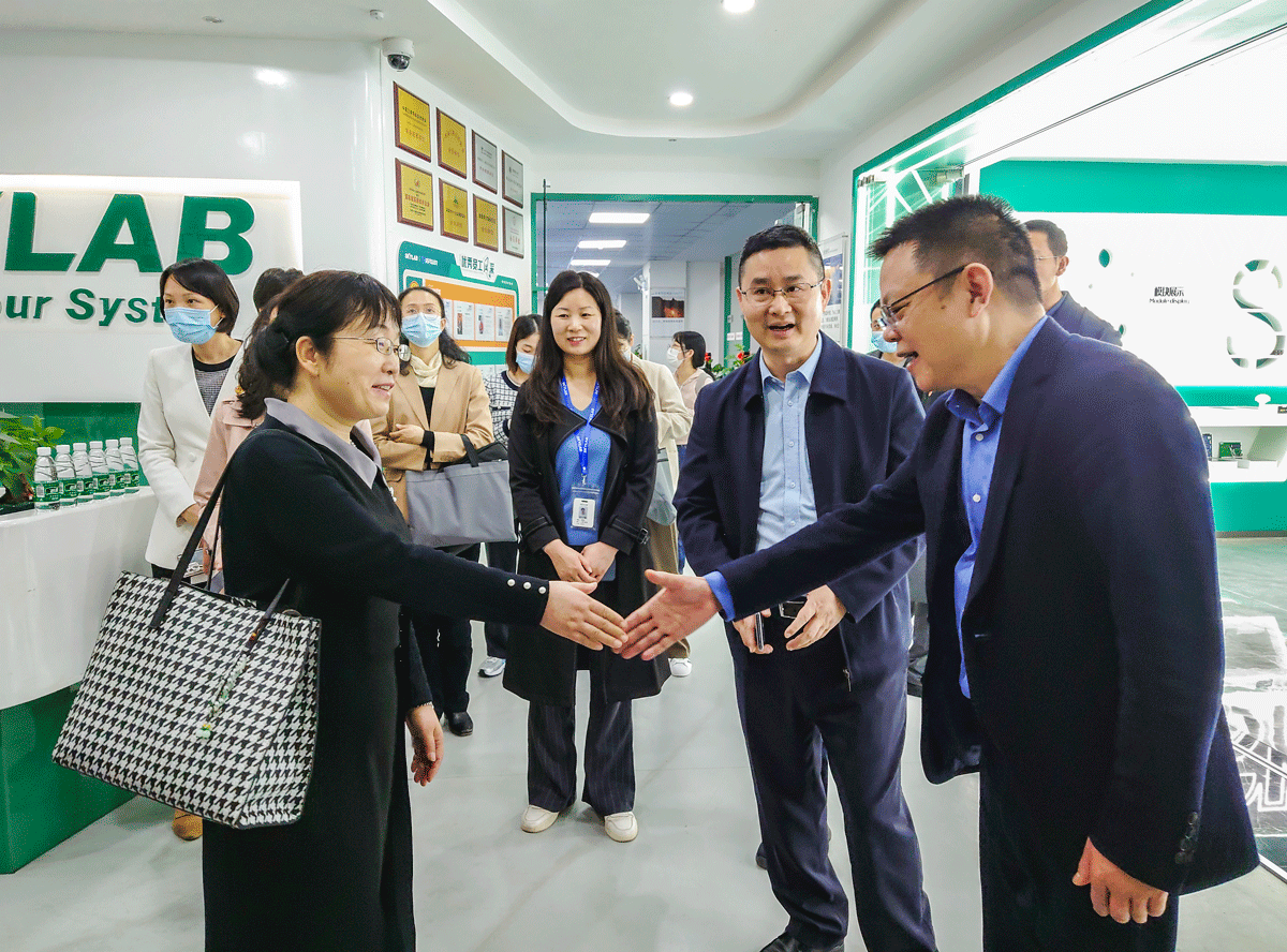 全国总工会法律工作部副部长朱艳丽一行到ag九游老哥俱乐部测控开展专项调研